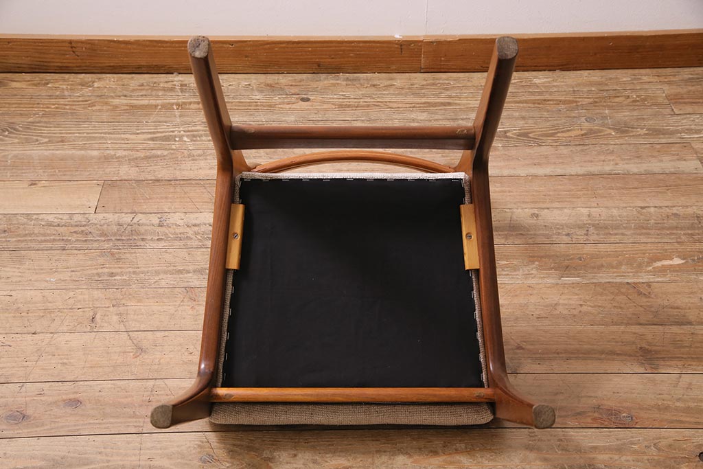 ヴィンテージ家具　北欧ビンテージ　G-PLAN(ジープラン)　チーク材　スタイリッシュなフォルムが魅力的なダイニングチェア(椅子、ラダーバックチェア)(R-044522)