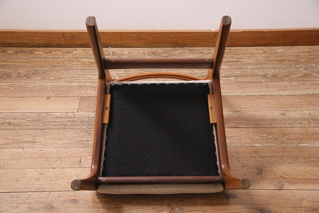 ヴィンテージ家具　北欧ビンテージ　G-PLAN(ジープラン)　チーク材　スタイリッシュなフォルムが魅力的なダイニングチェア(椅子、ラダーバックチェア)(R-044523)