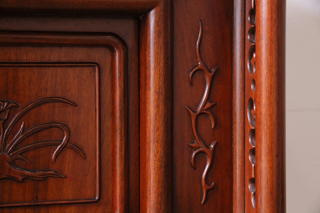ビンテージ家具　和製ビンテージ　唐木　カリン材　赤みを帯びた木肌が美しい飾り棚(茶棚、陳列棚、花梨材)(R-044563)