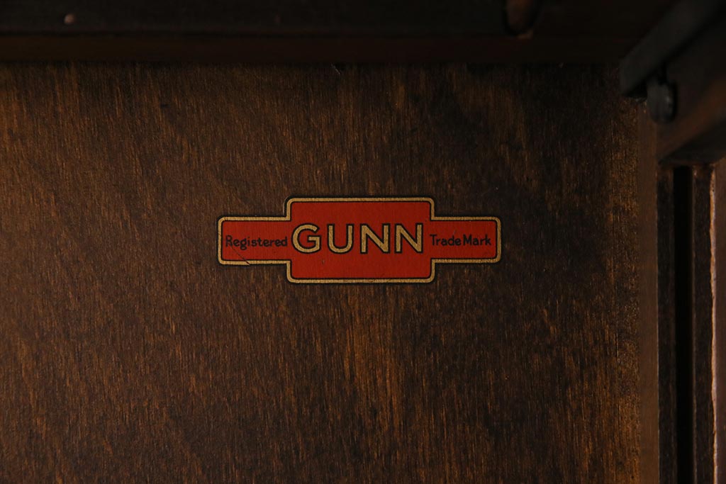 アンティーク家具　イギリスアンティーク　GUNN(ガン)社　ウォールナット材　クラシカルな魅力あふれるスタッキングブックケース(本棚、収納棚、キャビネット)(R-044564)