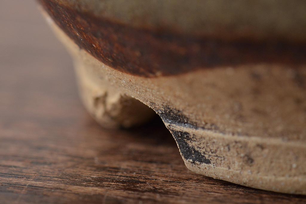 古い丸型植木鉢(中国海鼠白交趾釉?)(R-044573)
