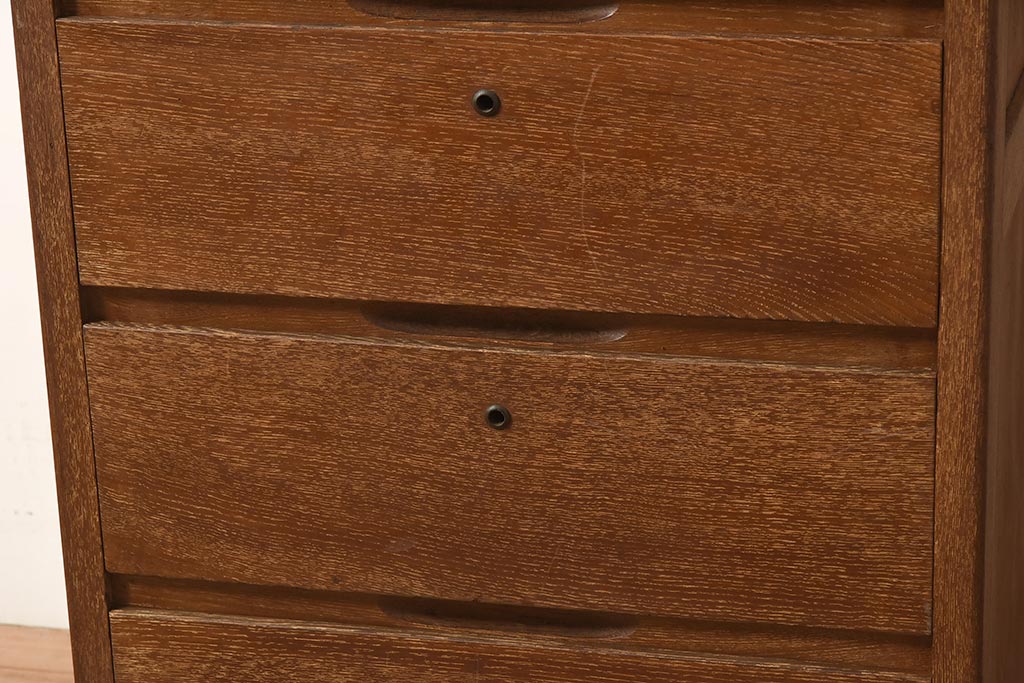 レトロ家具　前面ナラ材　昭和レトロ　素朴で温かみのある木肌が魅力のチェスト(引き出し、衣装タンス、サイドチェスト)(R-044582)