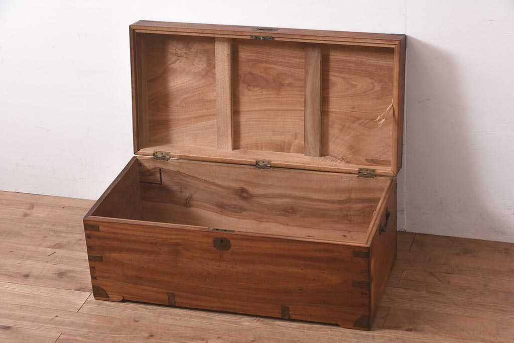 アンティーク家具 和製 昭和初期 センターテーブルにもなる楠木材のトランク(木箱、衣類箱、収納箱、長持)(R-044583) | ラフジュ工房