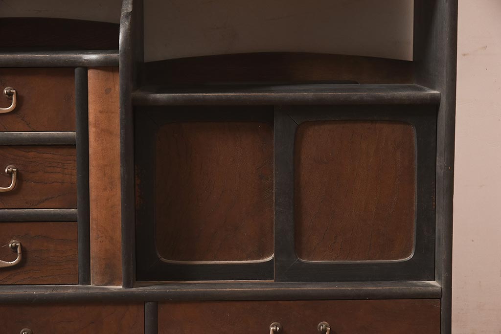 アンティーク家具　和製　大正期　前板ケヤキ・中桐材　和洋折衷のデザインが魅力のおしゃれな茶棚(茶箪笥、収納棚、違い棚、戸棚)(R-044587)