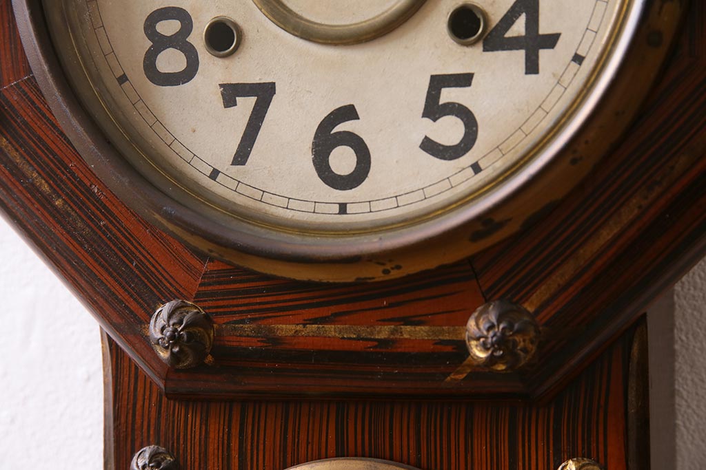 アンティーク雑貨　精工舎(SEIKOSHA、セイコー)　内部交換済・電池式　ガラス絵の窓がレトロな八角柱時計(掛け時計)(R-044595)