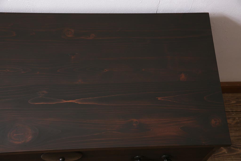 アンティーク家具　大正期　古箪笥リメイク　総桐材　丸金具がアクセントの脚付きリビングボード(テレビ台、テレビボード)(R-044639)