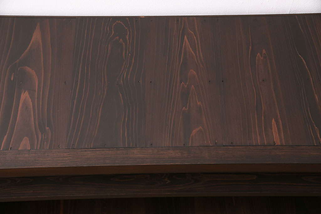 【セミオーダー家具実例】大正期の重ね飾り棚に高品質リペア。背板、側板、底板、天板を杉材で張替え、棚板は檜材で新たに製作しました。台輪も新材で補強ばっちり!!色味は濃いブラウンで仕上げました。(収納棚、飾り棚、キャビネット)