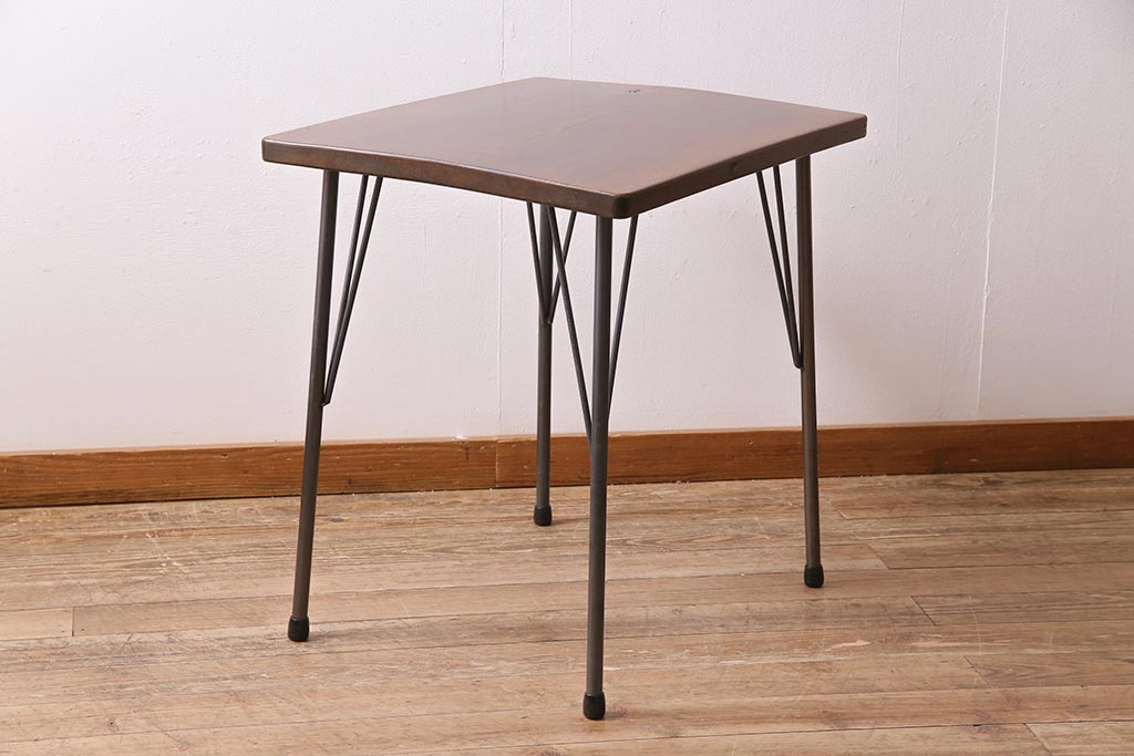 アンティーク家具　古材リメイク　欅(ケヤキ)材一枚板　鉄脚テーブル(サイドテーブル、カフェテーブル)(R-044682)