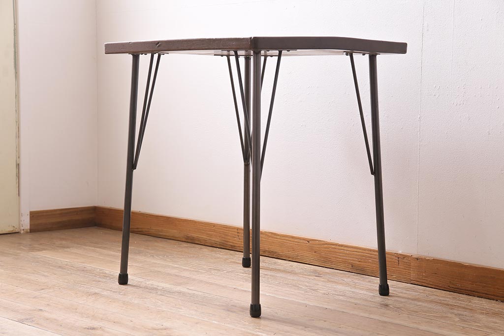 アンティーク家具　古材リメイク　欅(ケヤキ)材一枚板　鉄脚テーブル(サイドテーブル、カフェテーブル)(R-044682)