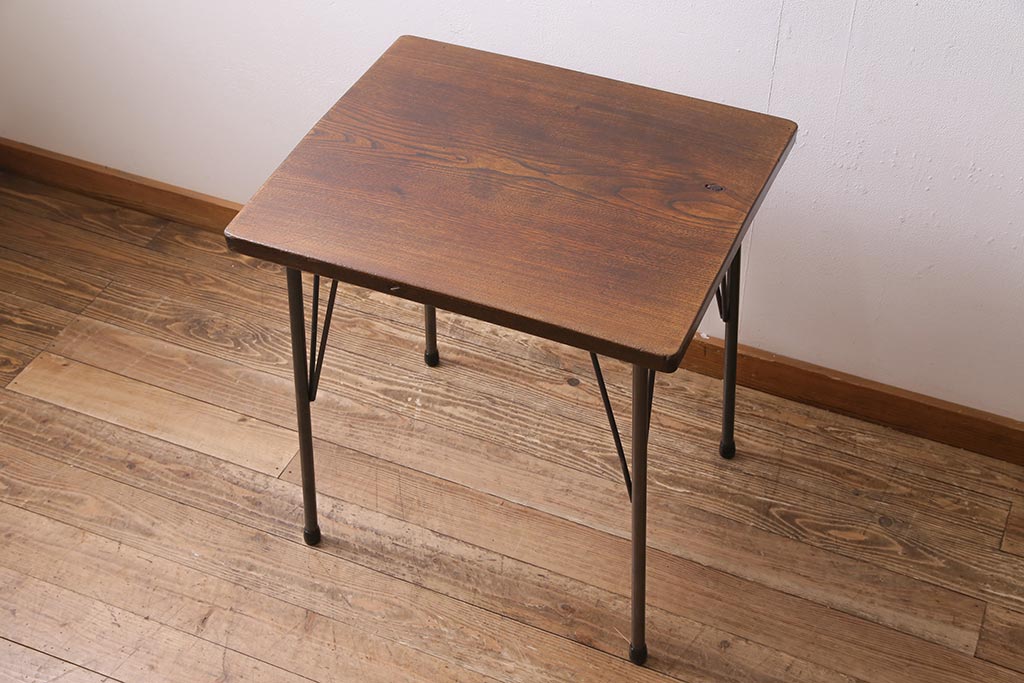 アンティーク家具　古材リメイク　欅(ケヤキ)材一枚板　鉄脚テーブル(サイドテーブル、カフェテーブル)(R-044682)