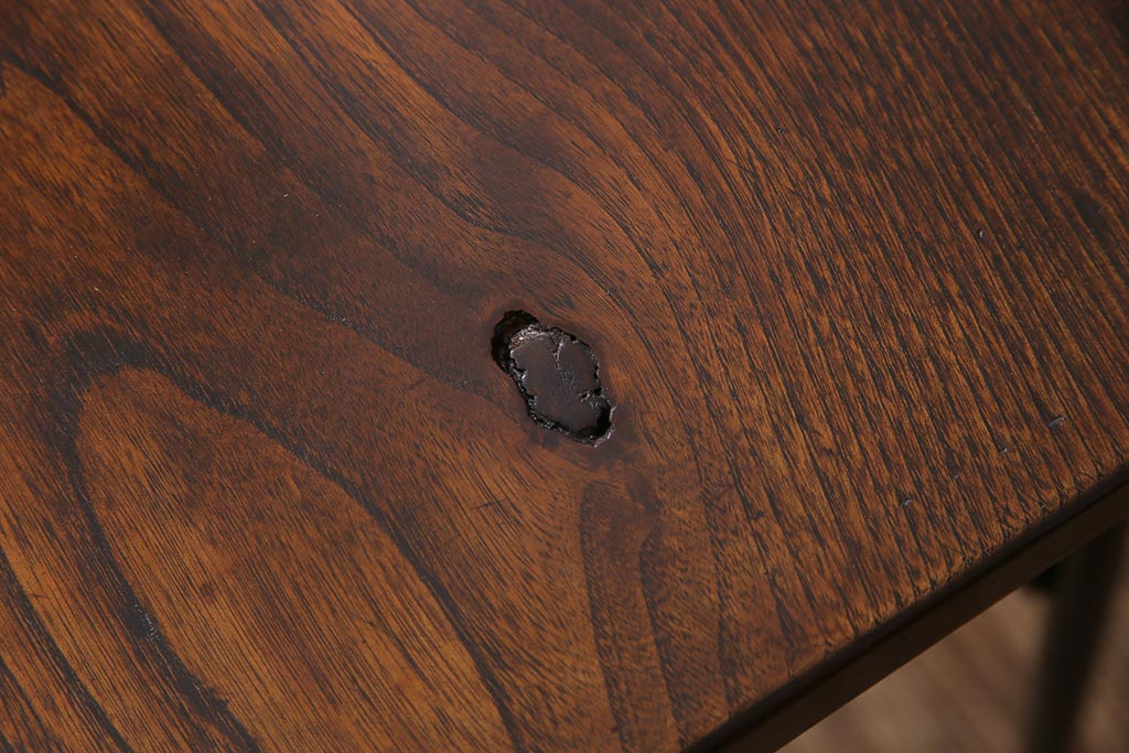 アンティーク家具　古材リメイク　欅(ケヤキ)材一枚板　鉄脚テーブル(サイドテーブル、カフェテーブル)(R-044682)