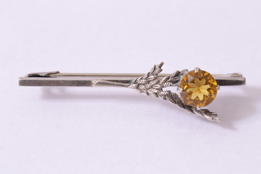 ヴィンテージアクセサリー　イギリス　シルバー　花のようなイエローのストーンが付いたビンテージブローチ(R-044690)
