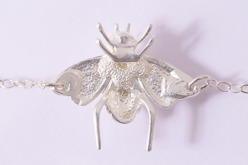 ヴィンテージアクセサリー シルバー 蜂モチーフのネックレス(ハチ