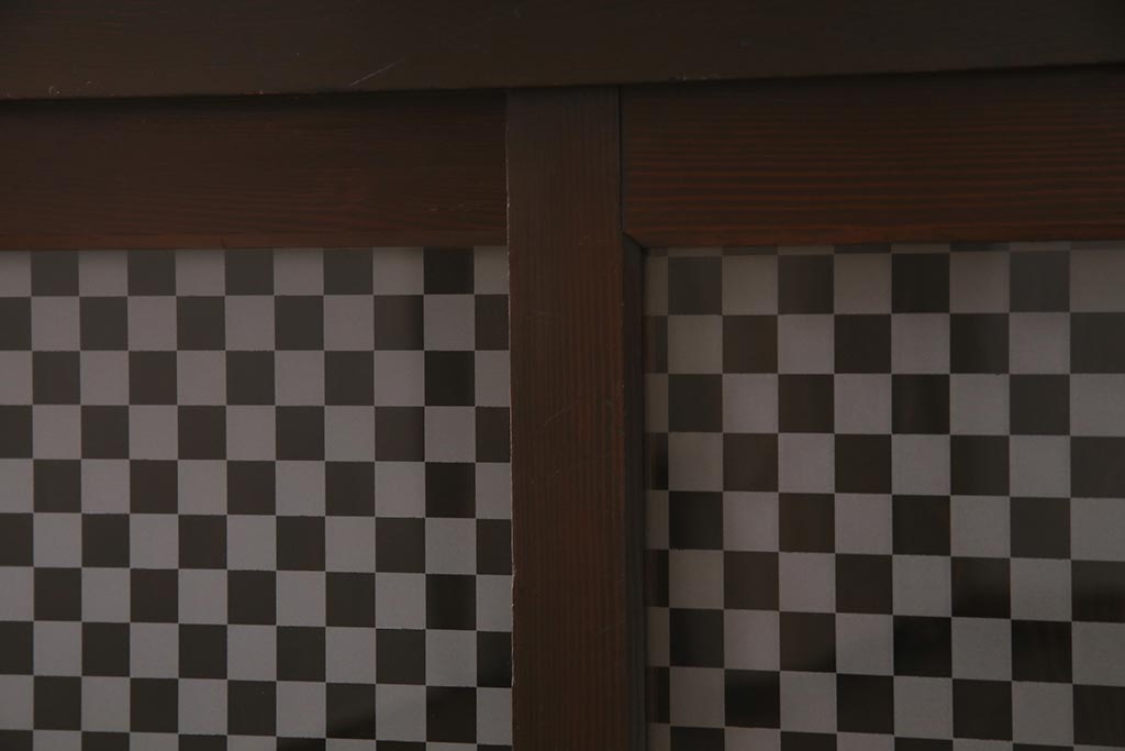 アンティーク家具　昭和初期　リメイク　当店オリジナルガラス　市松模様のガラスがアクセントの戸棚(収納棚、キャビネット)(R-044720)
