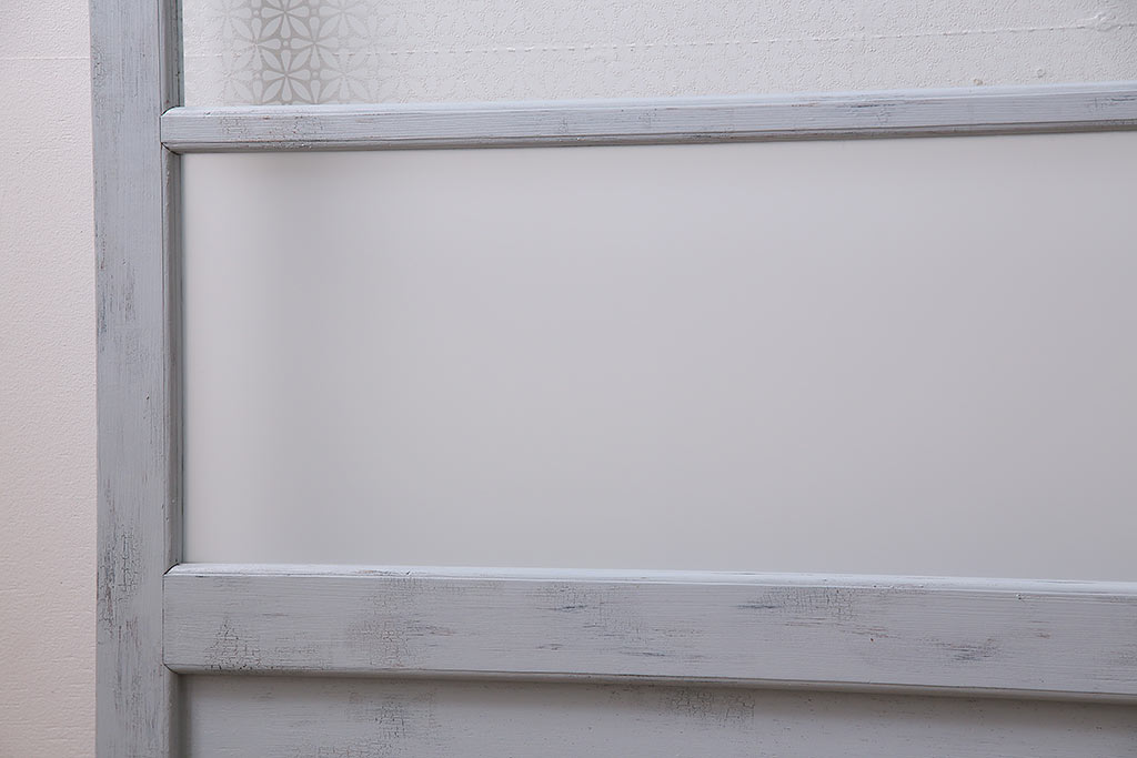 アンティーク建具　昭和中期　ペイント　当店オリジナルガラス・花菱模様　使い古し感がポイントのガラス戸2枚セット(引き戸、建具)(R-044730)