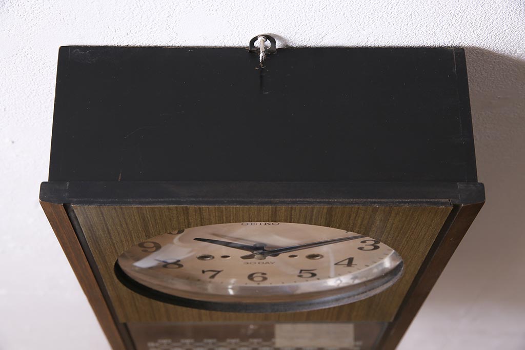 レトロ雑貨 SEIKO(セイコー) ゼンマイ式 カレンダー付き 渋い レトロ雑貨 SEIKO(セイコー) ゼンマイ式 カレンダー付き 渋い