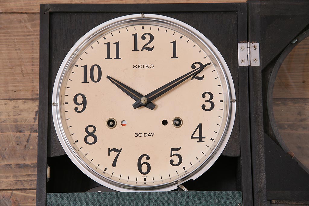 レトロ雑貨 SEIKO(セイコー) ゼンマイ式 カレンダー付き 渋い