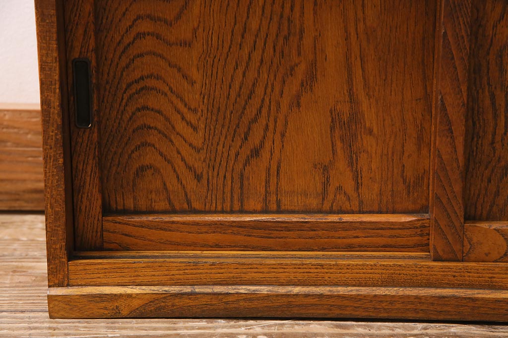 和製アンティーク　昭和初期　栗材　様々な用途に使える小さな戸棚(収納棚)(R-044750)