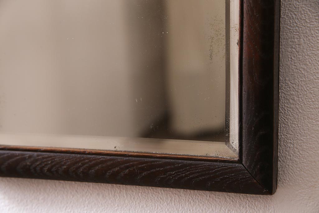 アンティーク雑貨　桑材　濃い木色と木目が美しいウォールミラー(壁掛け鏡)(R-044761)