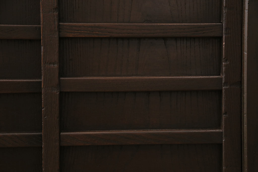 【セミオーダー家具実例】アンティークの階段箪笥を古さを生かしてリペアしました。棚の内部は棚ダボにて可動できる棚にし使いやすいように。引き出しの底板は張り替えて清潔にしました。(収納棚、戸棚、時代箪笥)