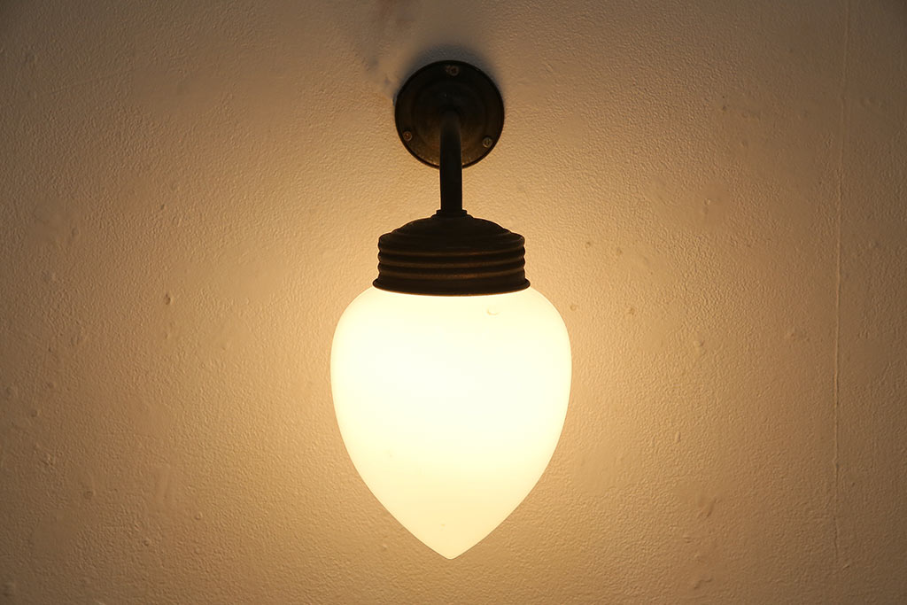 アンティーク照明　昭和初期　蕾のようなシルエットがおしゃれな壁付け照明(ウォールライト、ウォールランプ)(R-044811)