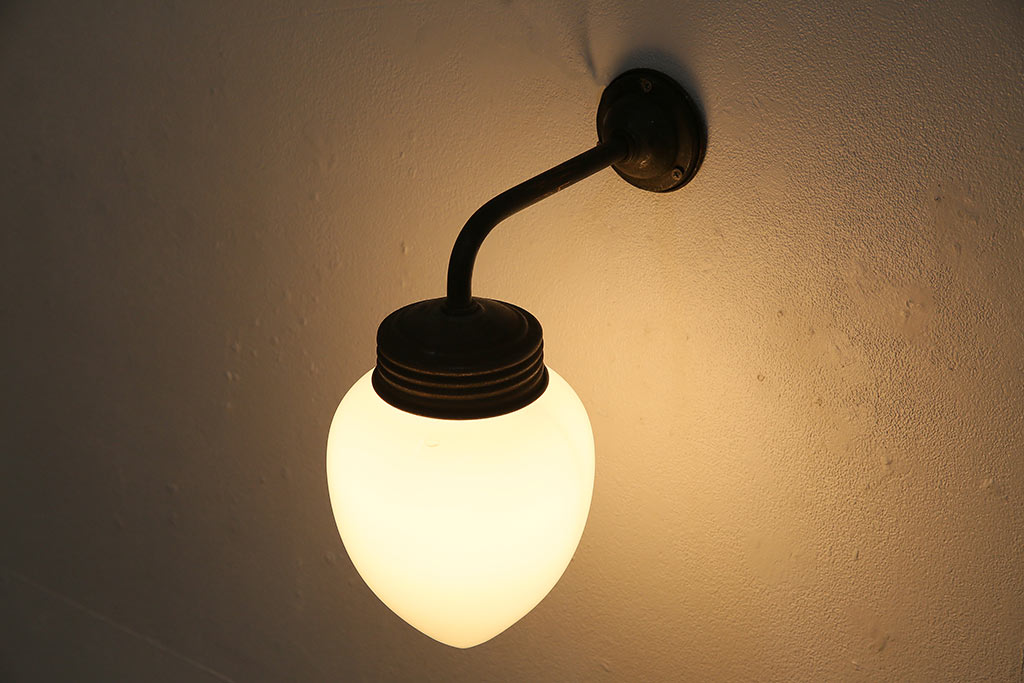 アンティーク照明　昭和初期　蕾のようなシルエットがおしゃれな壁付け照明(ウォールライト、ウォールランプ)(R-044811)
