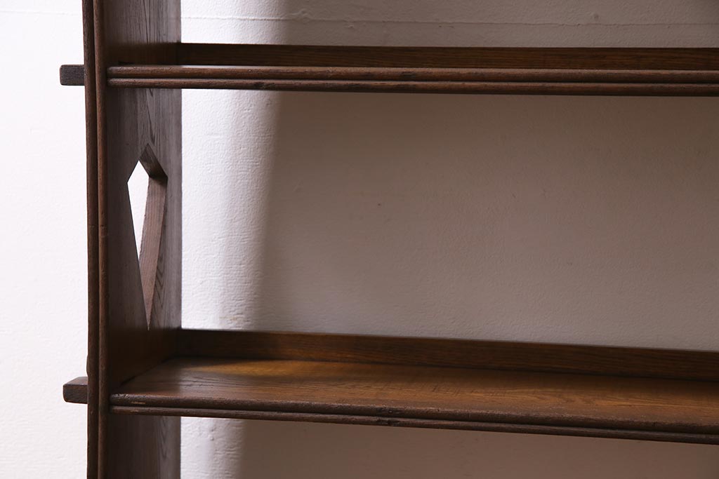 アンティーク家具　昭和レトロ　栓材　楔式　透かしがおしゃれな本棚(飾り棚、シェルフ)(R-044852)