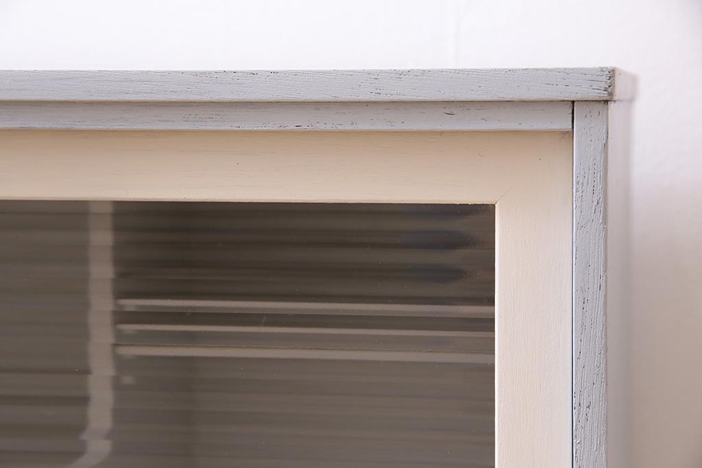レトロ家具　モールガラス　フレンチカラーがおしゃれなペイント戸棚(収納棚、キャビネット、ローボード)(R-044853)