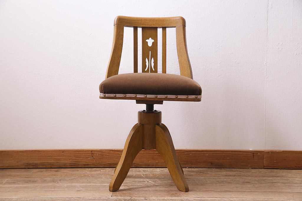 アンティーク家具　昭和中期　ナラ材　柔らかな雰囲気でかわいらしいドクターチェア(回転椅子)(R-044876)