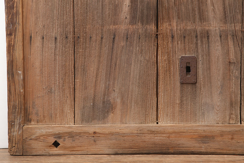 アンティーク建具　明治期　杉材の味わい深さが魅力の蔵戸(玄関戸、引き戸、建具)(R-044890)