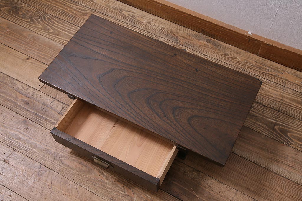 アンティーク家具　明治大正期　ケヤキ材　天板一枚板　引き出し付き　深みのある木味が魅力の文机(ローテーブル、座机)(R-044895)