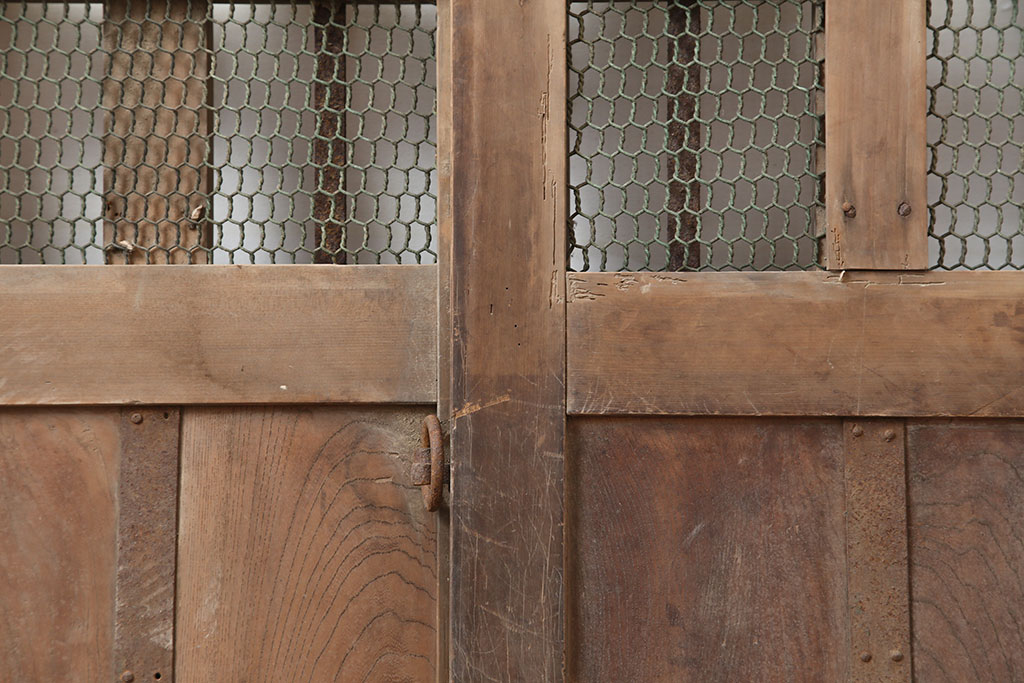 アンティーク建具　明治期　ヒノキ材製の古いくぐり戸(蔵戸、建具、玄関戸)(R-044901)