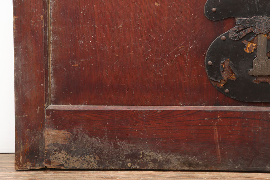 アンティーク建具　明治期　巾着金具　総ケヤキ材　堅牢な佇まいの格子蔵戸(建具、玄関戸)(R-044902)