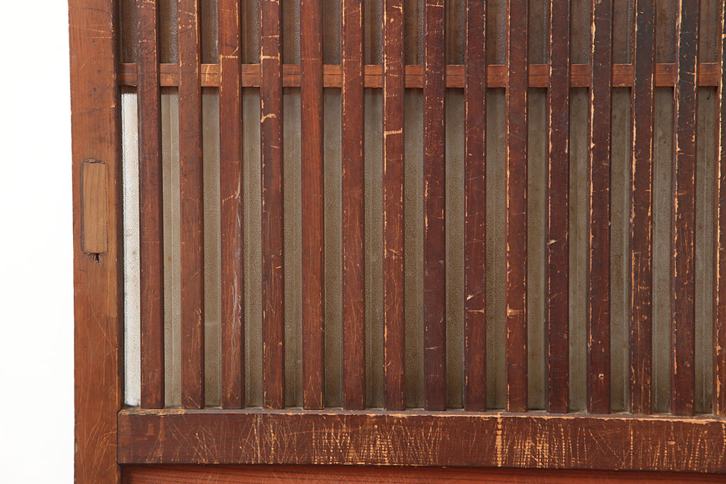 アンティーク建具　昭和初期　自由蝶番付き　腰板ケヤキ材　和の雰囲気漂うガラス入り格子扉(木製ドア)(R-044937)