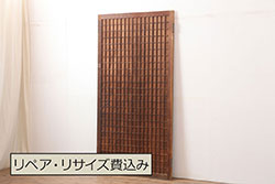 アンティーク建具　昭和初期　木味が魅力の格子入り板戸(扉、木製ドア)(R-044945)