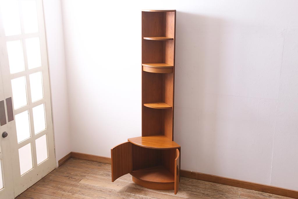 ヴィンテージ家具 G-PLAN(ジープラン) 北欧家具 チーク材 コーナーキャビネット(コーナーシェルフ、棚、戸棚、ビンテージ)(R-044961)  | ラフジュ工房