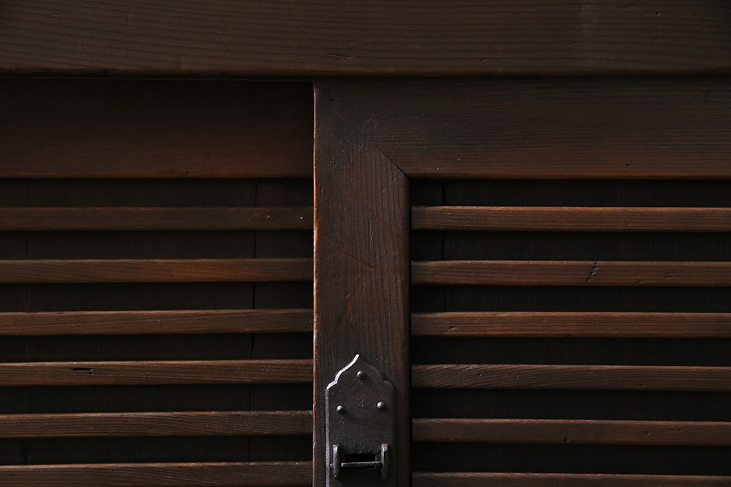 アンティーク家具　ヒノキ材　横桟引き戸が魅力的な美濃帳場箪笥・下段(収納棚、キャビネット)(R-044997)
