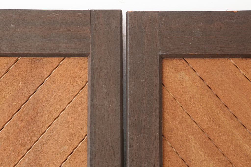 ヴィンテージ建具　両開き　お城の扉のようなデザインが印象的な親子ドア(ペアドア、木製ドア、扉、ビンテージ)(R-045019)