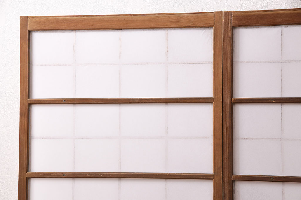 【セミオーダー家具実例】昭和中期の障子戸2枚に高品質リペアを施しました。高さをご希望サイズにリサイズ。上部をカットして上部框を取り付け、下框部分をカットして高さを調整しました。格子のガラス部分を障子に変更し、上品な和の雰囲気に。(引き戸、建具)