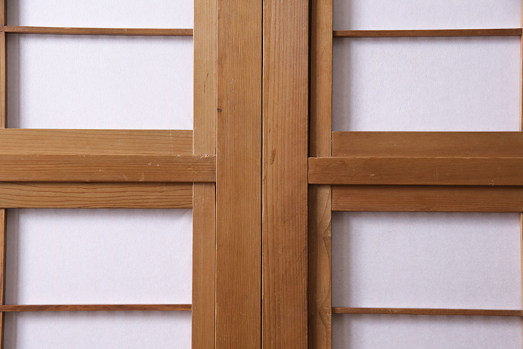 【セミオーダー家具実例】昭和中期の裏障子付き格子戸2枚に高品質リペアを施しました。平型の戸車を取り付け、現状の色味を活かして着色、ワックスで仕上げました。(引き戸、建具)