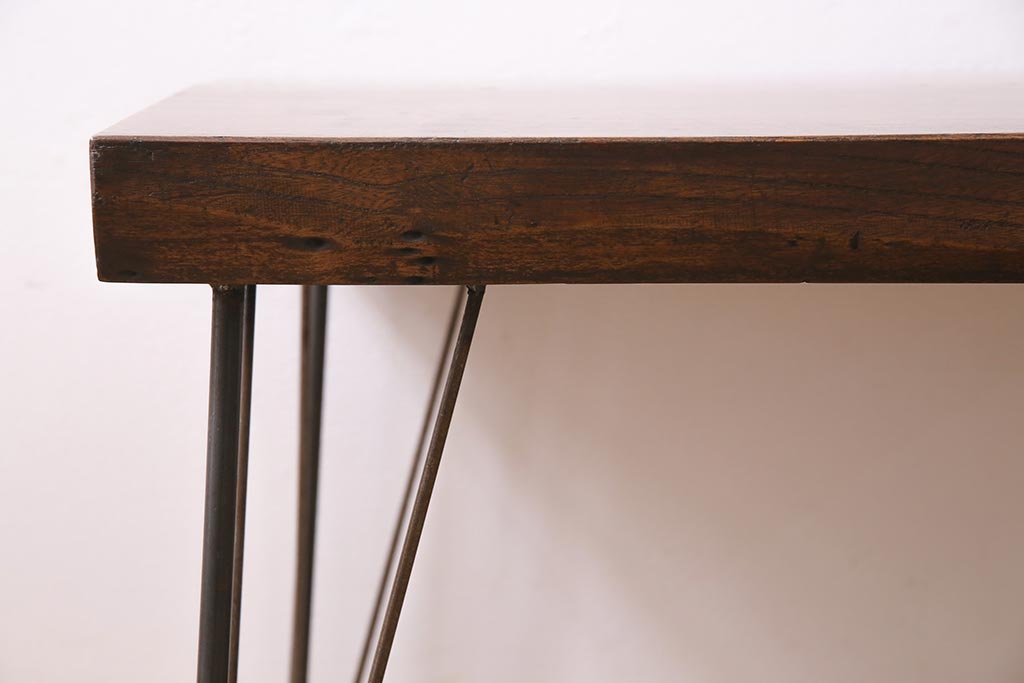 アンティーク家具　古材ケヤキ一枚板　鉄脚リメイク　個性的なデザインが魅力のサイドテーブル(ベンチ、飾り台)(R-045082)