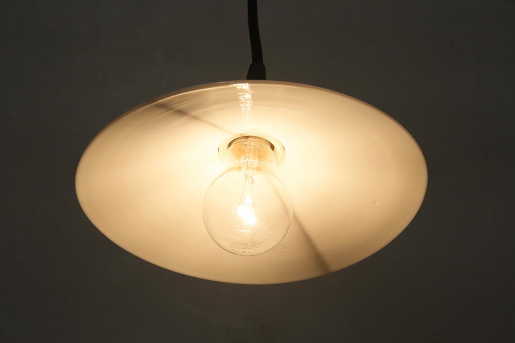 ビンテージ照明　戦前　レトロな平笠シェードの吊り下げ照明(ペンダントライト、天井照明、電笠)(R-045121)