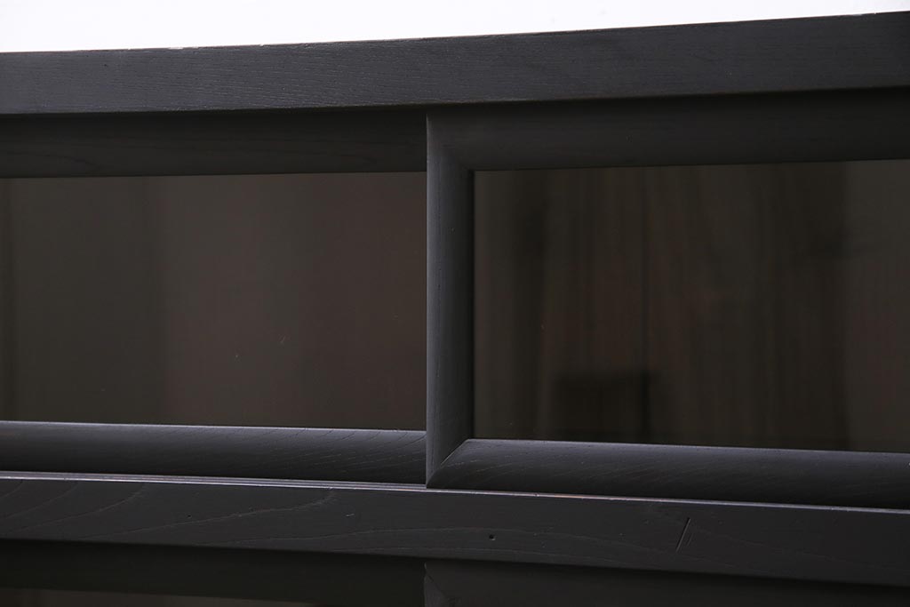 アンティーク家具　大正昭和初期　リメイク　メンズライクなお部屋におすすめの脚付きリビングボード(収納棚、戸棚、テレビ台)(R-045131)