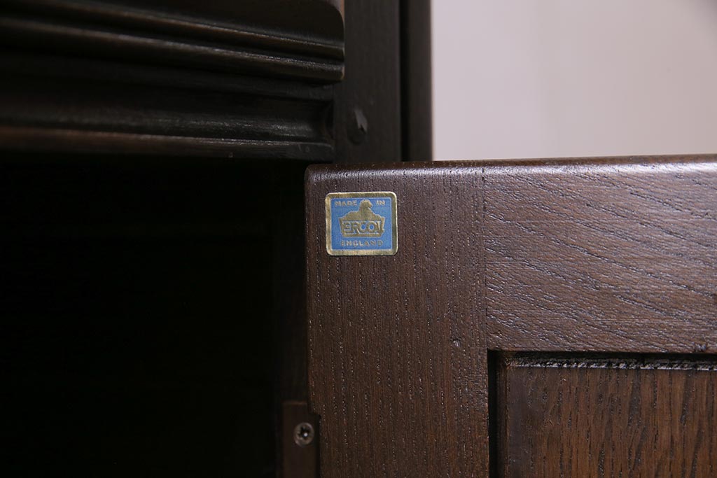 ヴィンテージ家具　イギリスビンテージ　ERCOL(アーコール)　Old Colonial(オールドコロニアル)　気品と風格が漂うカップボード(本棚、ブックシェルフ、食器棚)(R-045136)