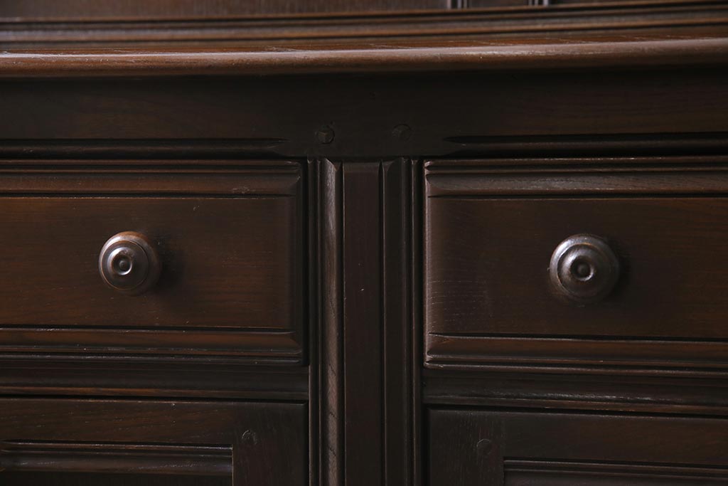 ヴィンテージ家具　イギリスビンテージ　ERCOL(アーコール)　Old Colonial(オールドコロニアル)　気品と風格が漂うカップボード(本棚、ブックシェルフ、食器棚)(R-045136)