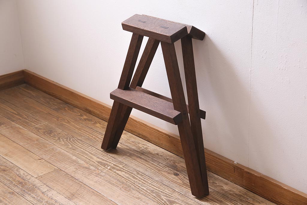 アンティーク家具　昭和レトロ　折りたたみ式　古い木の質感が味わい深い踏み台(花台)(R-045142)