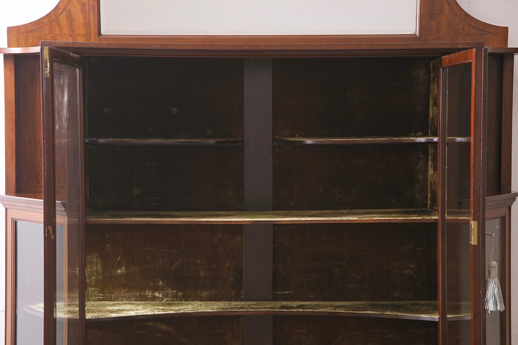 アンティーク家具　イギリスアンティーク　マホガニー材　ミラーバック　品の良い象眼細工入りのキャビネット(飾り棚、収納棚)(R-045147)