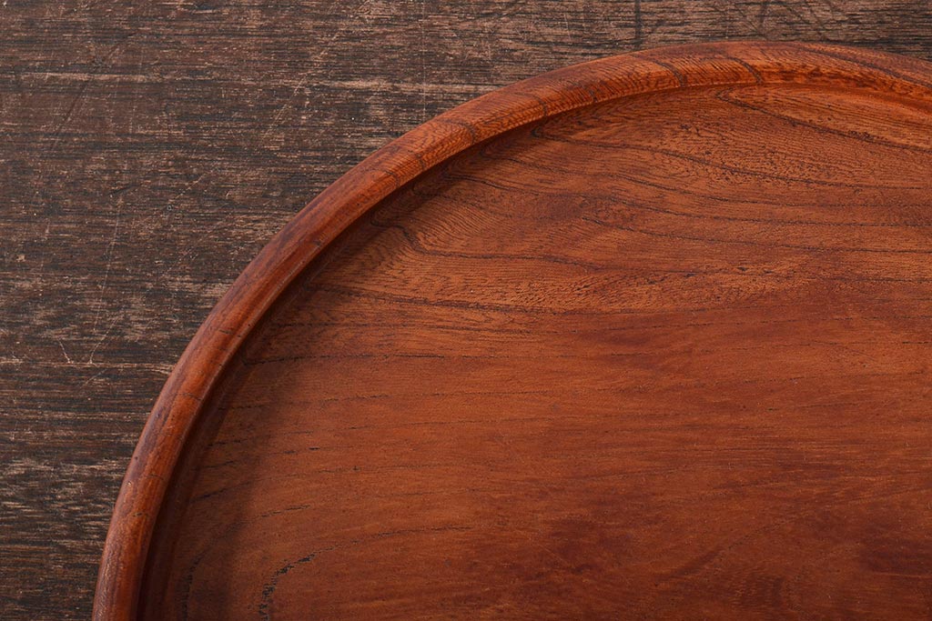 アンティーク雑貨　昭和初期　ケヤキ材製　明るい木色と木目が味わい深い丸盆(欅、トレー、お盆)(R-045151)