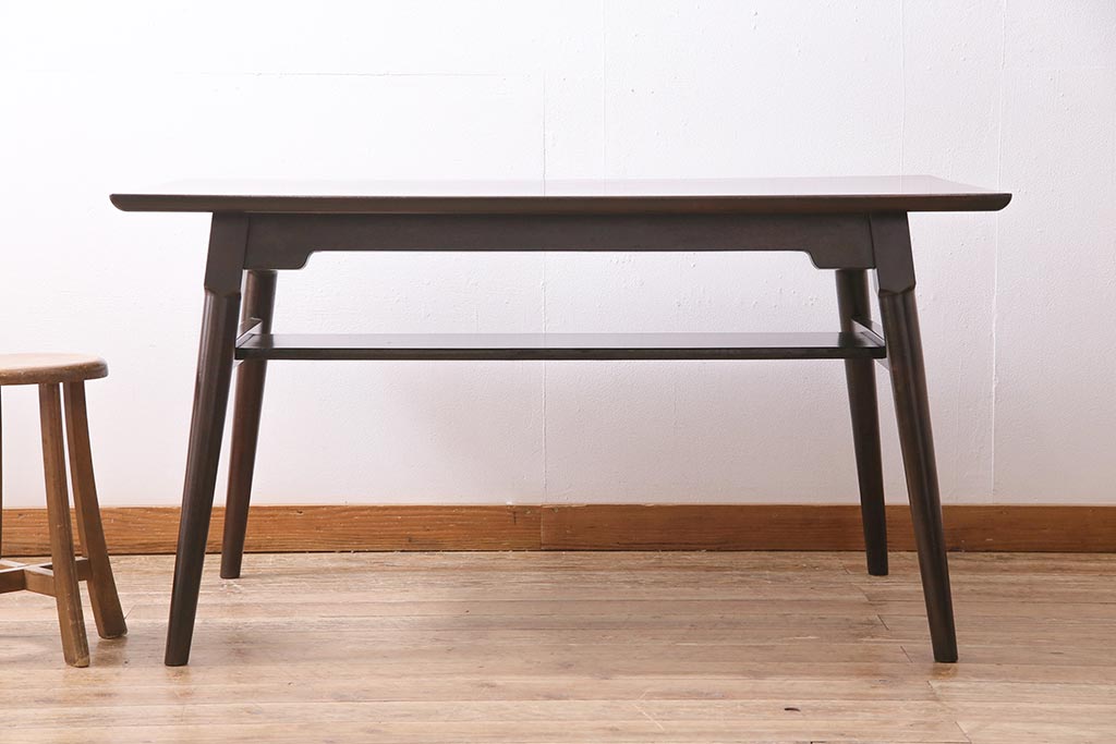 ビンテージ　松本民芸家具　洗練された佇まいが魅力の棚付きダイニングテーブル(食卓)(R-045169)
