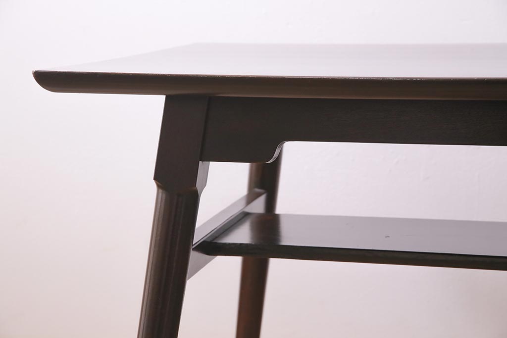 ビンテージ　松本民芸家具　洗練された佇まいが魅力の棚付きダイニングテーブル(食卓)(R-045169)